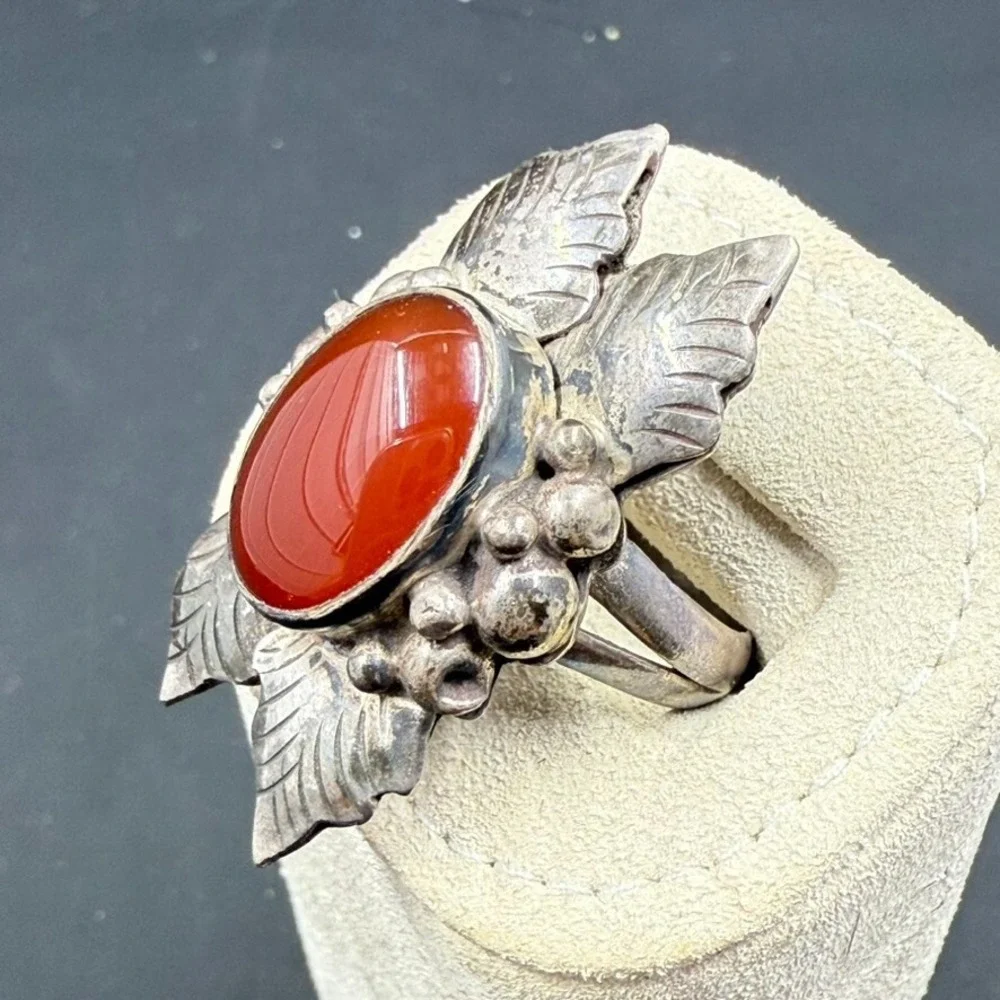 Vintage Sterling Silver 925 Ring w/ Red Carnelian Cabochon & Leaf Detail Size‎ 8